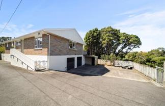 501 Devon Street West, Blagdon