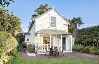 49 Roslyn Terrace, Devonport