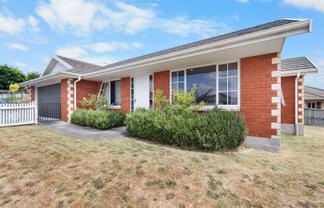 14 Everton Place, Grandview Heights