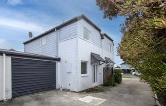 2/452 Worcester Street, Linwood