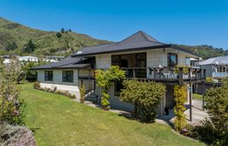 108 Moana View Road, Waikawa