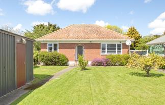 19 Savage Crescent, WEST END