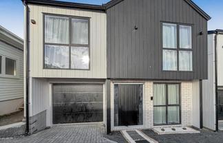A/229 Mount Albert , Sandringham