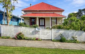 25 Puriri Street, Helensville