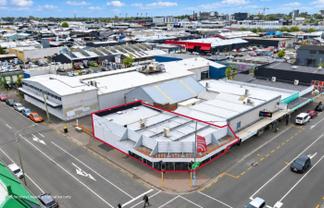High-Exposure Retail on the Corner of Colombo