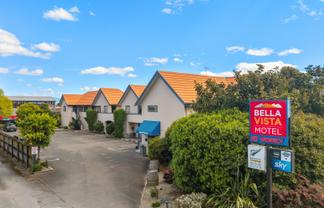 Qualmark 4 Star Gold motel in Tāhunanui – 18 units