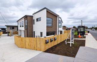 62B Royal Road, Massey
