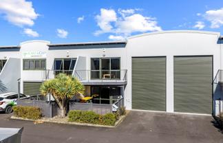 ALBANY OFFICE WAREHOUSE – 78M²
