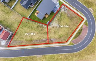 8 and 10 Kentia Court, One Tree Point
