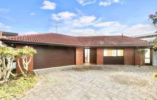 10 Dunkerron Avenue, Epsom