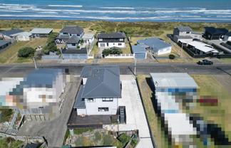 17 Marine Parade, Foxton Beach