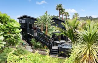 21 Grand View Road, Leigh
