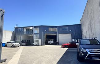 Live and work with warehouse & office