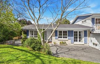 2/220 East Coast Road, Forrest Hill