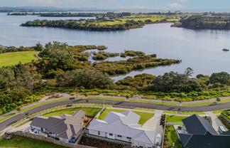 32 OMAHURU ROAD  "Kahawai Point", Glenbrook