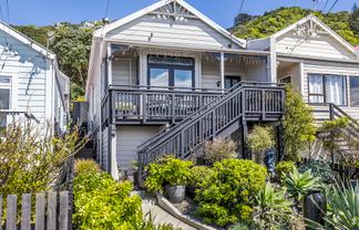 206 Sutherland Rd, Lyall Bay