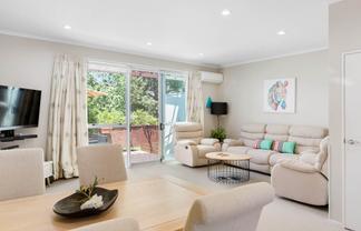9P Clearwater Cove, West Harbour