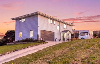 15 Aranui Avenue, WAITARERE BEACH