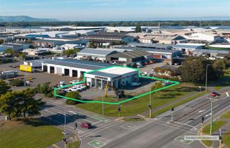 High-Profile Industrial Showroom, Warehouse & Yard