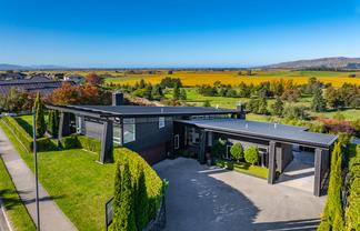 105 Marlborough Ridge Drive, Fairhall