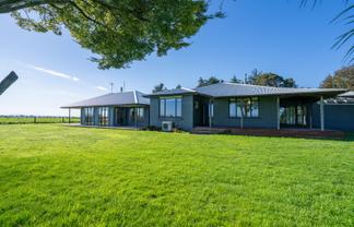 372 Lindsay-Calcium Road, Isla Bank