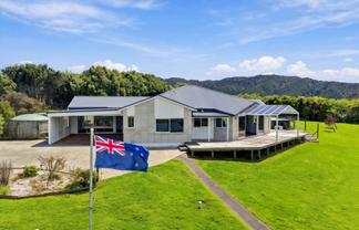 306 Barrier View Road, Mangawhai