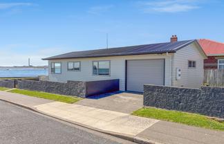 2 Burrows Street, Bluff