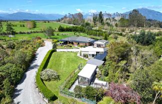  1907 Arnold Valley Road, Moana