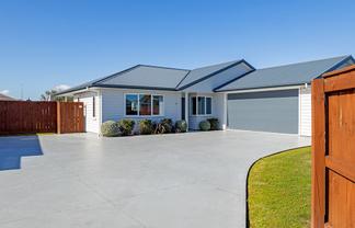 12 Austin Reid Ave, Carterton