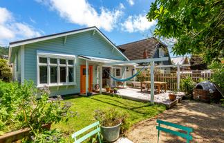 7 The Parade, Island Bay