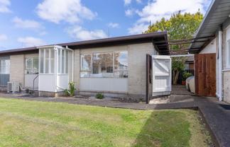 2/14 Edwards Avenue, Henderson
