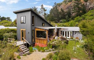 8 Beach Road, Purakaunui
