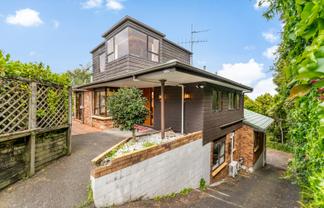 2/113 Pupuke Road, Northcote
