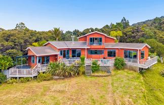 31 Rauhuia Crescent, Parau