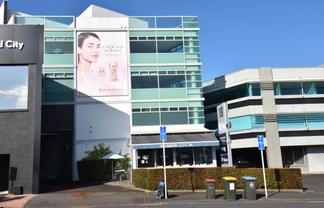 LEVEL 1 OFFICE WITH ON-SITE CAFE
