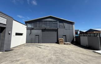 Practical Warehouse Facility with Generous Parking