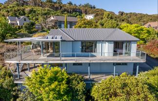 14 Settlers Hill, Akaroa