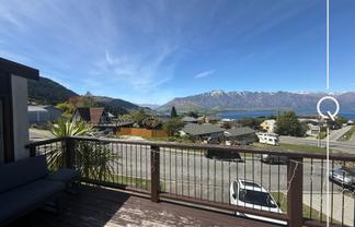 8 Avalon Crescent, Fernhill/Sunshine Bay