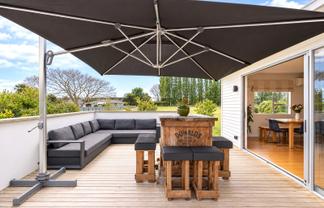 92 Ferry Road, Clive