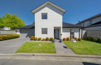 6 The Gate, Yaldhurst