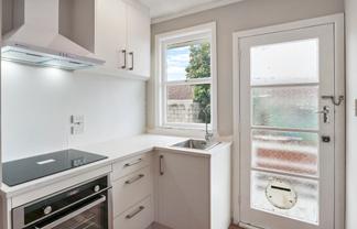 4/33 Kitchener Road, Sandringham