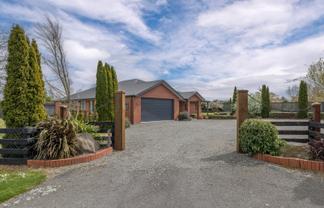 70 Stott Drive, Darfield