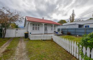 143 High Street North , Carterton