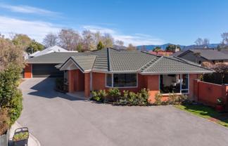 11 The Willows, Springlands