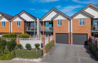 18 Henley Green, Northwood