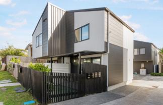 2/4 Harry Ward Place, Henderson