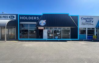 260m² Showroom and Warehouse on Omahu