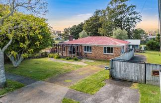 15 Freyberg Crescent, Pukekohe