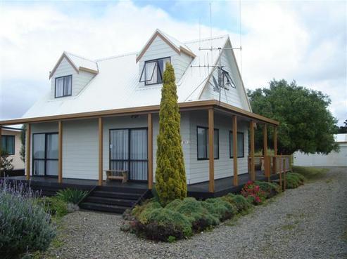 977 East Coast Road, Kaiaua