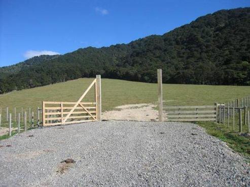 100 Western Lake Road, Featherston